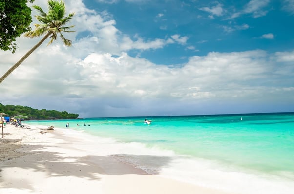 Praia de Cartagena na Colômbia para uma viagem econômica com a família
